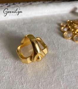 Хит продаж: кольцо с натуральным кристаллом квадратной огранки в винтажной оправе с платиновым покрытием - Product Image 3