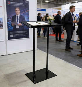 Support d'affichage moderne en acrylique sur mesure, directement de l'usine, autoportant, pour mariages, églises et événements, avec bord antidérapant - Product Image 2