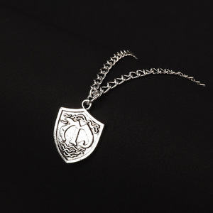 Collier superposé pour femme en alliage de zinc avec pendentif bouclier et pierre verte taille émeraude, colliers ras-du-cou multicouches, bijoux de mode - Product Image 4