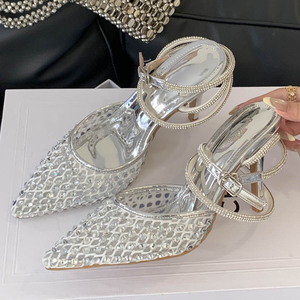 Chaussures de mariage à talon aiguille ultra-haut pour femme, avec boucle argentée pointue et dessus en cristal, style tendance et sexy - Product Image 1