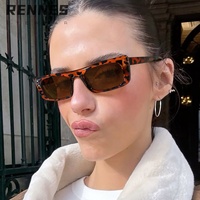 Lunettes de soleil unisexes de haute qualité Rennes UV400, monture en PC noire pleine bordure de luxe avec décorations à rivets pour l'ombrage du soleil en extérieur