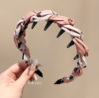 Bandeau de cheveux de style coréen haut de gamme pour femmes. Un serre-tête avec un dessus épais. Il convient au lavage du visage.