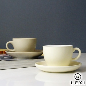 Ensemble tasse et soucoupe en porcelaine crème, design minimaliste uni, classique, pour café expresso, cadeau barista italien, vente en gros personnalisée - Product Image 3