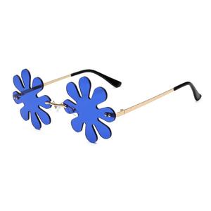 Новый дизайн очков Солнцезащитные очки с цветами Веселые солнцезащитные очки для вечеринок UV400 многоцветные женские пикантные солнцезащитные очки в форме цветка без оправы - Product Image 1