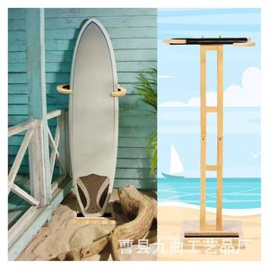 Soporte vertical para tablas de surf de madera maciza para uso en la playa o en el hogar - Product Image 3
