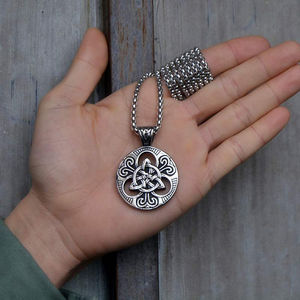 Ожерелье в стиле ретро-панк (европейско-американский стиль) — круглая подвеска из нержавеющей стали с ирландским кельтским узлом - Product Image 2