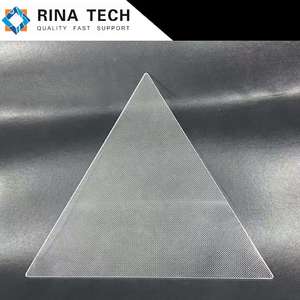 Luminaire suspendu en acrylique en forme de triangle équilatéral personnalisé avec LED à haute luminosité et design personnalisable - Product Image 4