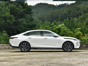 Changan Eado 2026 1.5T Édition Classique Berline Compacte Essence pour l'Exportation - Product Image 5