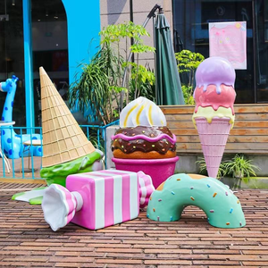 Scultura in Fibra di Vetro Personalizzabile a Tema Gelato, Macaron e Ciambella, Decorazione Artistica da Esterno e Oggetto da Collezione - Product Image 3