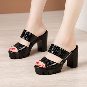 Mules Xuanhui rouges texturées en relief, sandales à <span class=keywords><strong>plateforme</strong></span> à <span class=keywords><strong>talon</strong></span> carré de 10 cm, semelle à crampons, bout carré, pour femme, parfaites pour les soirées estivales - Product Image 4