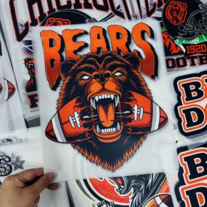 Custom <span class=keywords><strong>Chicago</strong></span> Football BEARS Dtf Transfer Plasticsol Diseño de transferencia de calor logo Vinilo Se puede usar Transferencia de hierro para ropa - Product Image 1
