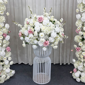 Arche de fleurs artificielles réalistes en soie blanche et rose, accompagnée de décorations de table assorties, ensemble de toile de fond pour mariage - Product Image 3