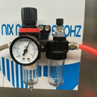 Machine de remplissage de bouteilles par gravité, machine de remplissage linéaire de liquides, machine de remplissage à 4 têtes à alimentation automatique