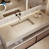 Ensemble de coiffeuse de salle de bain contemporaine sur mesure avec prises de courant intégrées et organisateurs de tiroirs dissimulés