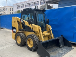 Cargadora de Dirección Deslizante Caterpillar 246D Usada, Económica, Cabina Sellada, Sistema Hidráulico Potente, para Uso Municipal - Product Image 1