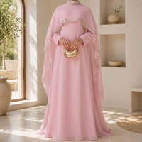 Robe de soirée maxi brodée pour femme musulmane, style Abaya de luxe personnalisée de Dubaï, avec manches cape, col orné de cristaux, blanche et modeste