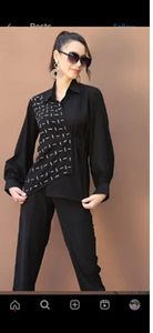 Robe florale blanche à prix raisonnable en tissu Georgette, style midi, en vente - Product Image 2