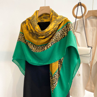 Fabricant Hotsale dames doux grand 135cm carré coton imprimé châles vert foncé imprimé léopard foulard carré musulman Hijabs