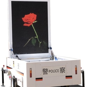 Affichage LED solaire mobile pour signalisation routière, pixels de 3 mm, luminosité de 7000 cd, étanche IP65, publicité extérieure - Product Image 1