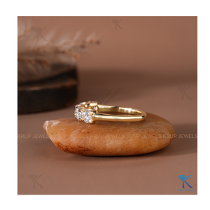 แหวนครบรอบห้าหินพรีเมียมประดับเพชรในทองคำขาว 18K แหวนแต่งงานสำหรับผู้หญิง เครื่องประดับชั้นดี ออกแบบตามสั่ง - Product Image 2