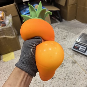 Vente flash - Jouet anti-stress en forme de pêche, de fraise et d'ananas extra-larges de 16 cm, dans un emballage coloré, jouet moelleux - Product Image 5