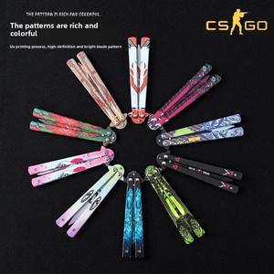 Coltello a Farfalla Stile CSGO Direttamente dalla Fabbrica, Lama Multiuso per Esterni, Strumento di Pratica con Bordo Non Affilato, Portatile e Pieghevole in Metallo - Product Image 2