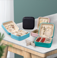 Boîte de rangement à bijoux portable de voyage, mini boîte organisatrice en cuir PU, petite boîte d'emballage en plastique pour bagues et boucles d'oreilles