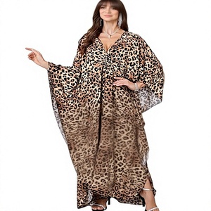 Robe longue kaftan imprimé léopard, col en V, manches chauve-souris, coupe ample, en mousseline, décontractée d'été, avec ourlet fendu - Product Image 1