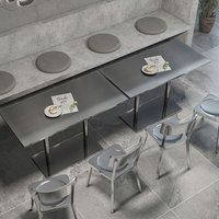 Table à manger d'extérieur en métal 2023 en forme de style doré de luxe