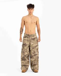 Pantalones cargo ligeros de poliéster estilo streetwear con logo de cuero grabado y etiqueta de cuero roja en la cintura trasera, corte cargo. - Product Image 4