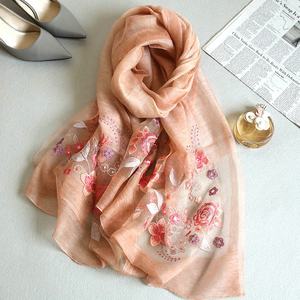 Fonesun-SKF33 lunghi fiori ricamati <span class=keywords><strong>sciarpa</strong></span> di <span class=keywords><strong>lana</strong></span> di seta per le donne accessorio elegante per le stagioni autunnali - Product Image 4