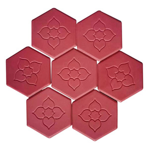 Planche de massage en céramique de pierre rouge 38x42mm, pierre énergétique protectrice du cœur en fibre de tourmaline pour les soins de santé - Product Image 1
