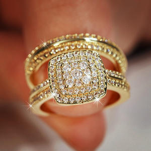 Anello con Diamante T0813 in Oro Giallo, Taglio Brillante Rotondo Naturale, Colore G, Gioiello da Donna per Fidanzamento - Product Image 2