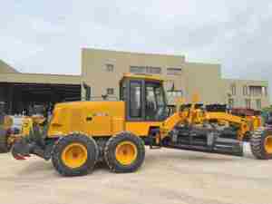 รถเกรดเดอร์ PF Excellent Performance Road Machine รุ่น Gr2153 มือสอง กำลัง 220 แรงม้า พร้อมเครื่องยนต์ทรงพลังสำหรับขาย - Product Image 4