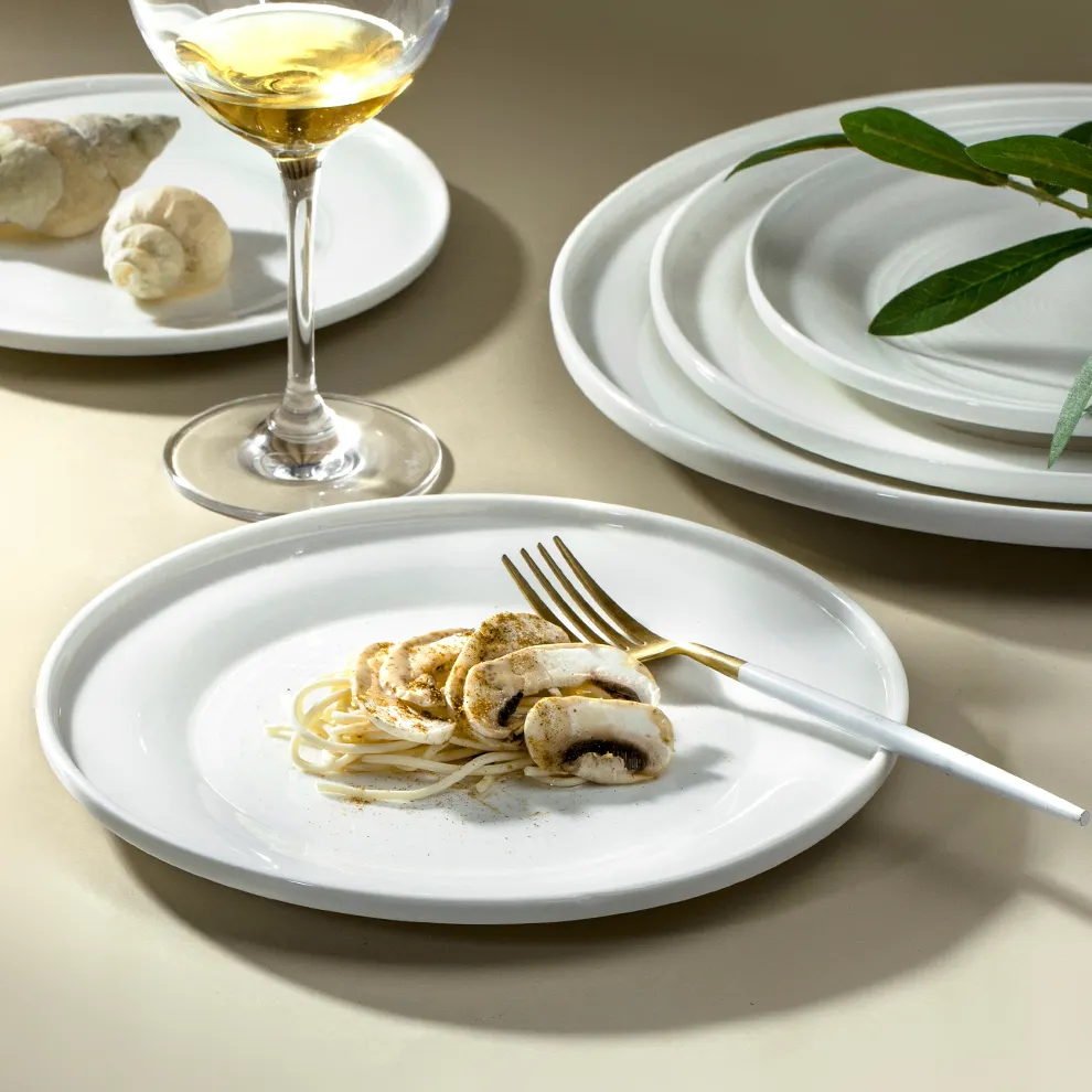 Factory Customized unbreakable Yayu fancy white kitchen ceramic sets round dinnerware porcelain dinner tableware set