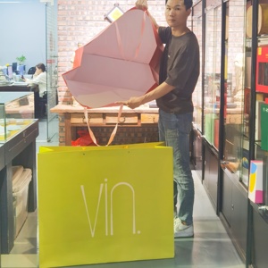 Bolsa de compras de papel personalizada de gran tamaño XXL de lujo de gran tamaño para uso en supermercados para embalaje de regalo laminación de exposición de joyas - Product Image 4