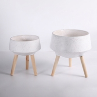 Pot Tanaman dari Serat Marmer dengan Dudukan Tripod Kayu, Pot Sukulen untuk Meja, Dekorasi Rumah Modern Minimalis