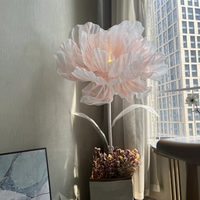 Lampe sur pied géante en organza avec fleurs artificielles et lumière à fibres optiques pour la décoration de scène de mariage, vitrine de centre commercial, décoration florale