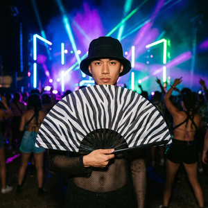 Grand éventail pliant en bambou de 13 pouces à imprimé zèbre pour festivals de musique <span class=keywords><strong>techno</strong></span> et spectacles de soirées EDM - Product Image 1