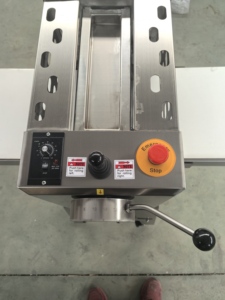 Máy cán bột điện gia dụng 220V - Máy làm mì, cán bột croissant, ép và cán bánh ngọt - Product Image 4