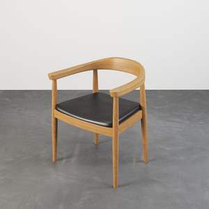 Venta al por mayor personalizable Estilo nórdico jardín restaurante <span class=keywords><strong>Kennedy</strong></span> reposabrazos silla cafetería tienda de madera maciza Presidente sillas de comedor - Product Image 2