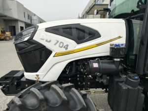 Tractor Agrícola con Buen Servicio, Neumático Radial, Motor YTO de 70HP, Cabina con AC y Tracción en las 4 Ruedas - Product Image 3