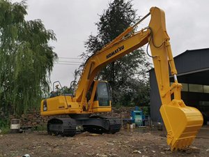 รถขุดคุณภาพสูง KOMATSU PC220 ความจุบุ้งกี๋ 1 เมตร ความจุ 22 ตัน สำหรับงานก่อสร้างถนนในชนบท รถขุดตีนตะขาบมือสองรุ่น PC220-8 - Product Image 2