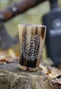 Verre à boire en corne de buffle de qualité supérieure, fait main, style rustique, pour eau, bière, jus et cadeaux, disponible à la vente - Product Image 2
