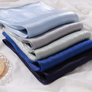 Hijab da Donna Musulmana Sharut all'Ingrosso Scialle Scintillante Effetto Stropicciato in Crêpe di Seta Raso Glitterato Leggero e Traspirante Selene - Product Image 5