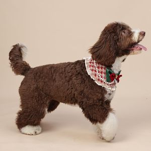 Pañuelo Navideño para Perro, Diseño a Cuadros Rojos y Blancos con Adorno de Perlas, Cuello Decorativo con Volantes, Accesorio Festivo para Mascotas con Cierre de Botón - Product Image 5