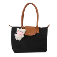 Sac fourre-tout en nylon pour femmes avec pendentif ours, sac à bandoulière de grande capacité, sac à main décontracté, sac de shopping quotidien