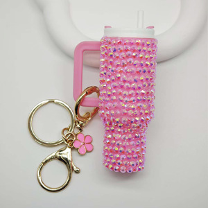 Portachiavi <span class=keywords><strong>a</strong></span> Forma di Tazza Carina con Strass, Mini Portachiavi <span class=keywords><strong>a</strong></span> Forma di Bicchiere, Porta Balsamo Labbra per Borsa, Borsetta, Zaino - Product Image 3