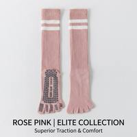 Chaussettes de yoga de luxe montantes antidérapantes à cinq orteils pour femmes, idéales pour le studio, la barre, l'entraînement et le fitness, 80 % coton respirant