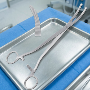 Pince hémostatique Wertheim 1x2 dents, instrument chirurgical manuel certifié CE Classe I, logos et designs personnalisés - Product Image 3